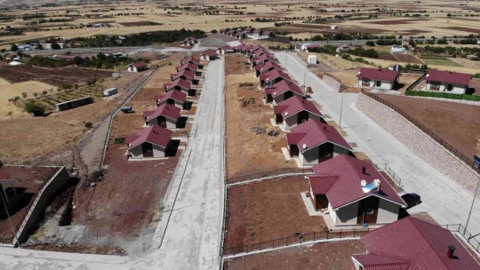 Elazığ'da depremin izleri bir bir siliniyor