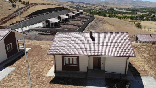 Elazığ'da depremin izleri bir bir siliniyor