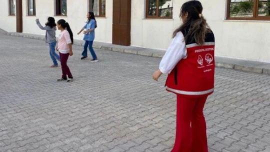 Elazığ'da depremzede çocuklar unutulmuyor