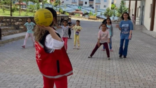 Elazığ'da depremzede çocuklar unutulmuyor