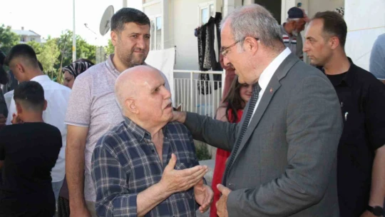 Elazığ'da depremzedelerin buruk bayram sevinci
