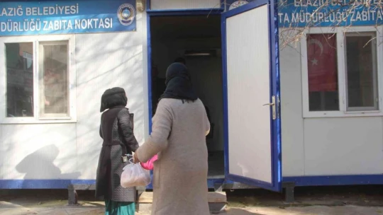 Elazığ'da dilenci operasyonu: Kimi gazetecilere tepki gösterdi, kimi kendini yerlere attı