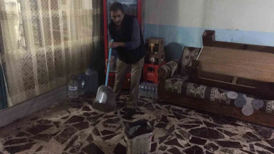 Elazığ'da dolu yağışı etkili oldu, iş yerlerini su bastı