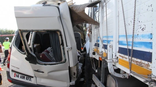 Elazığ'da düğün yolunda feci kaza: 3 ölü, 10 yaralı