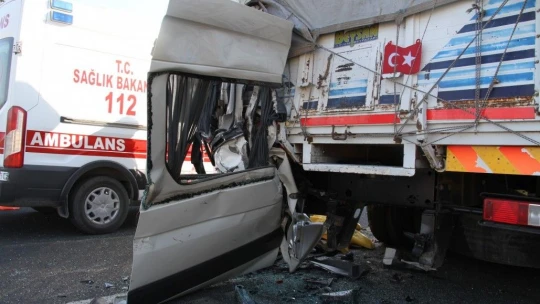 Elazığ'da düğün yolunda feci kaza: 3 ölü, 10 yaralı