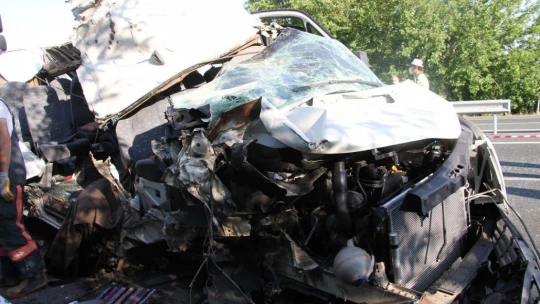 Elazığ'da düğün yolunda feci kaza: 3 ölü, 10 yaralı