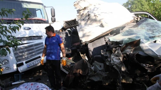 Elazığ'da düğün yolunda feci kaza: 3 ölü, 10 yaralı