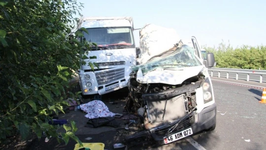 Elazığ'da düğün yolunda feci kaza: 3 ölü, 10 yaralı