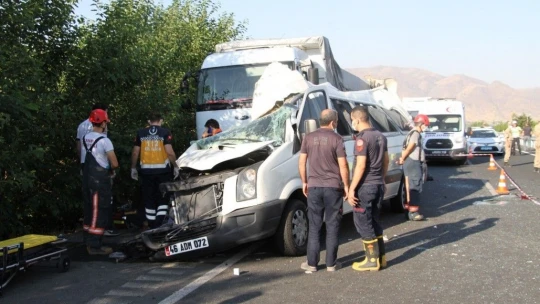 Elazığ'da düğün yolunda feci kaza: 3 ölü, 10 yaralı