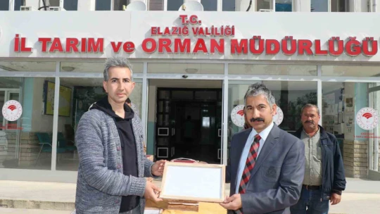 Elazığ'da eğitimi tamamlayan 25 üreticiye 90 kutu ipek böceği larvası dağıtıldı