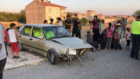 Ehliyetsiz sürücü kaza yaptı: 3 yaralı