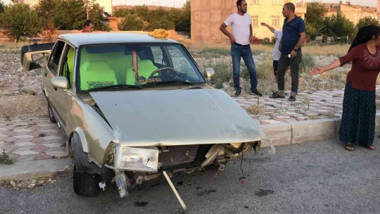 Ehliyetsiz sürücü kaza yaptı: 3 yaralı