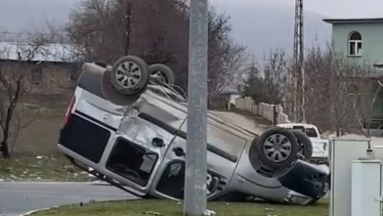 Elazığ'da emniyet kemeri hayat kurtardı