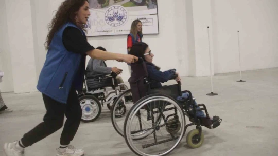 Elazığ'da engelli bireyler doyasıya eğlendi