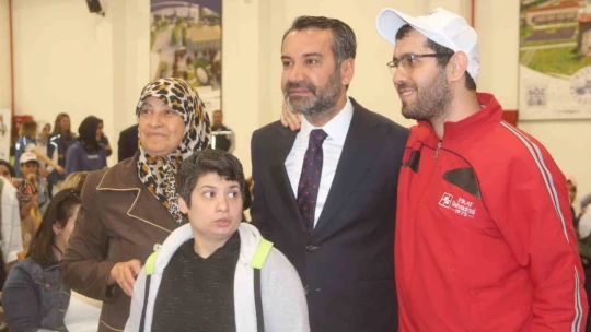 Elazığ'da engelli bireyler doyasıya eğlendi