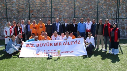 Elazığ'da engellilerin dostluk maçı renkli görüntüler oluşturdu