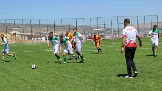 Elazığ'da engellilerin dostluk maçı renkli görüntüler oluşturdu