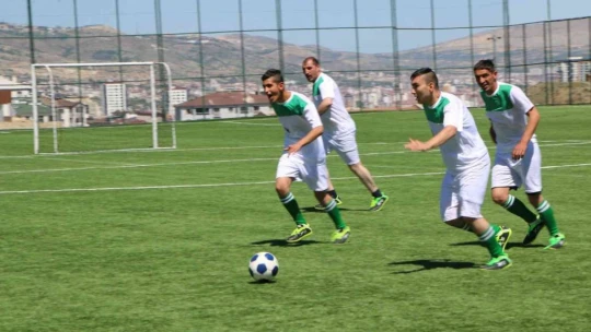Elazığ'da engellilerin dostluk maçı renkli görüntüler oluşturdu