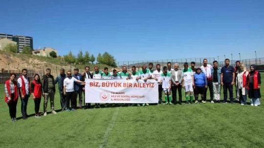 Elazığ'da engellilerin dostluk maçı renkli görüntüler oluşturdu