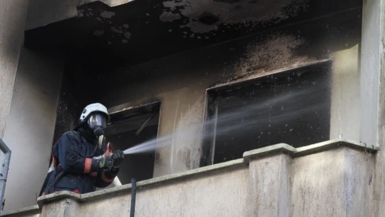 Elazığ'da ev yangını: 3 kişi dumandan etkilendi