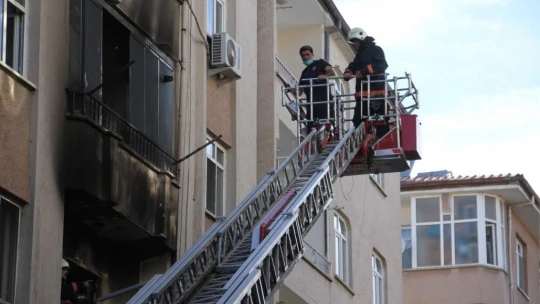 Elazığ'da ev yangını: 3 kişi dumandan etkilendi