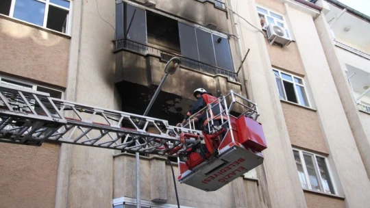 Elazığ'da ev yangını: 3 kişi dumandan etkilendi