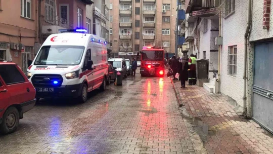 Elazığ'da ev yangını korkuttu