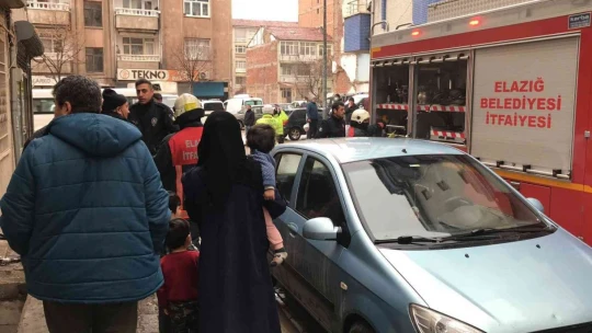 Elazığ'da ev yangını korkuttu