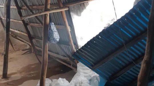 Elazığ'da evin çatısı biriken kar nedeniyle çöktü