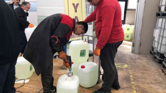 Elazığ'da fabrika gibi okul: Öğretmen ve öğrenciler el ele verdi hijyen malzemesi üreterek 3 milyon lira ciroya ulaşıldı