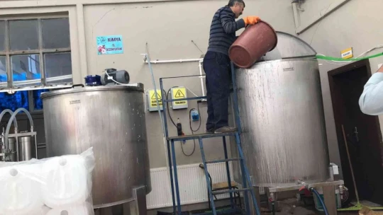 Elazığ'da fabrika gibi okul: Öğretmen ve öğrenciler el ele verdi hijyen malzemesi üreterek 3 milyon lira ciroya ulaşıldı