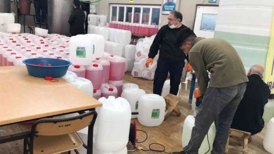 Elazığ'da fabrika gibi okul: Öğretmen ve öğrenciler el ele verdi hijyen malzemesi üreterek 3 milyon lira ciroya ulaşıldı