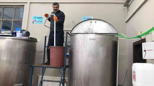 Elazığ'da fabrika gibi okul: Öğretmen ve öğrenciler el ele verdi hijyen malzemesi üreterek 3 milyon lira ciroya ulaşıldı