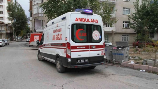 Elazığ'da fıkra gibi olay: Haber alınamayan çocuğun evinde kulaklıkla uyduğu ortaya çıktı