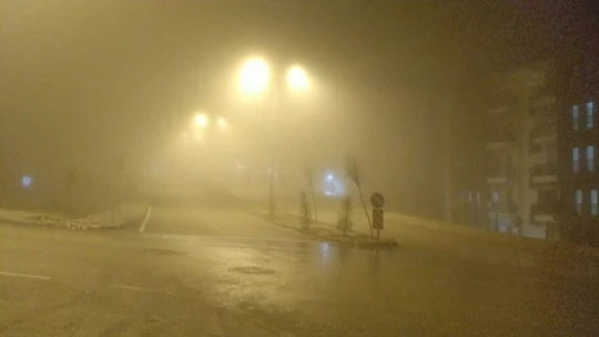 Elazığ'da gece saatlerinde yoğun sis: Görüş mesafesi 10 metreye kadar düştü