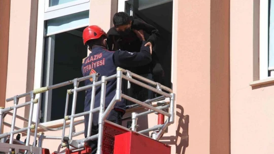 Elazığ'da gerçeği aratmayan deprem ve yangın tatbikatı: 500 kişi katıldı