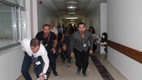 Elazığ'da gerçeği aratmayan deprem ve yangın tatbikatı