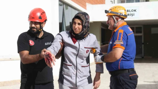 Elazığ'da gerçeği aratmayan deprem ve yangın tatbikatı