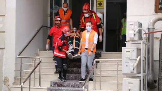 Elazığ'da gerçeği aratmayan yangın ve deprem tatbikatı