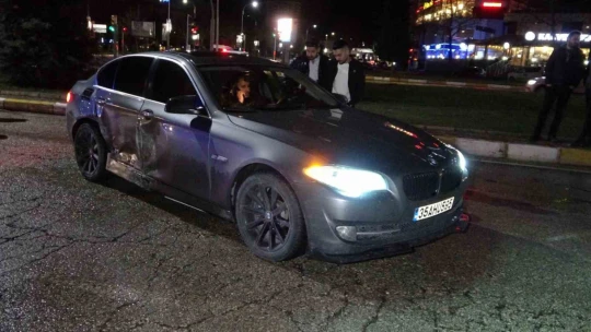 Elazığ'da hafif ticari araç ile otomobil çarpıştı: 5 yaralı