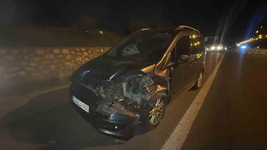 Elazığ'da hafif ticari araç ile otomobil çarpıştı: 2 yaralı
