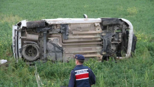 Elazığ'da hafif ticari araç şarampole uçtu: 8 yaralı