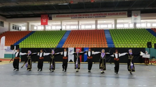 Elazığ'da halk oyunları yarışması yapıldı