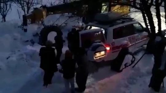 Elazığ'da hasta vatandaşın yardımına paletli ambulans yetişti