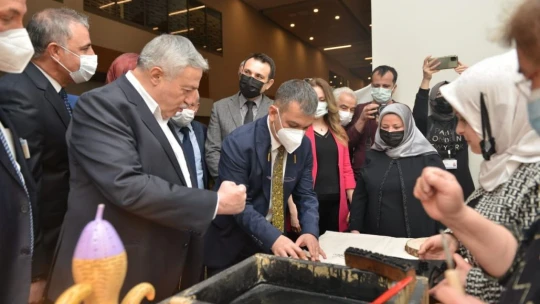 Elazığ'da hasta ve yakınlarının yaptığı el emekleri görücüye çıktı