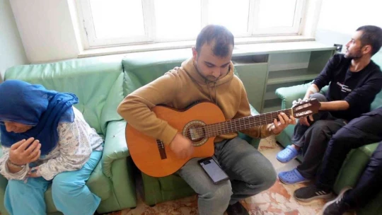Elazığ'da hastalara müzik dinletisi