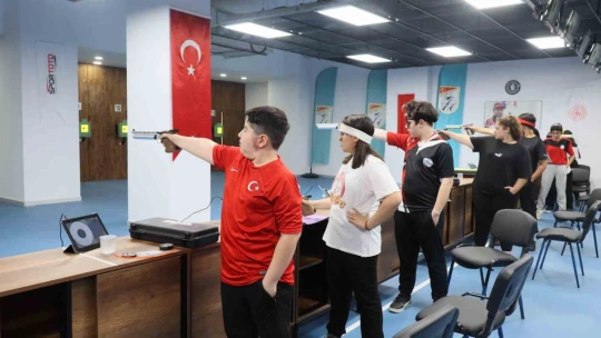 Elazığ'da Havalı Silahlar Yıldızlar Yarışması sona erdi