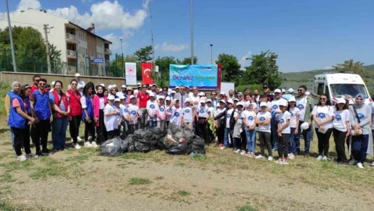 Elazığ'da Hazar Gölü çevresi temizlendi
