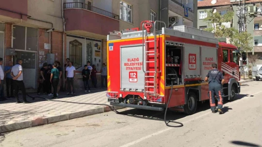 Elazığ'da ikametgah yangını