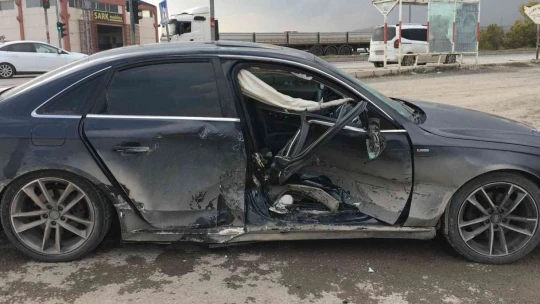 Elazığ'da iki araç çarpıştı: 5 yaralı